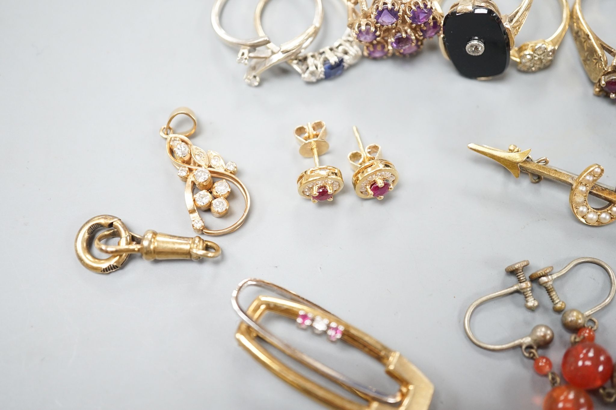 Mixed jewellery including four 9ct and gem set rings, a 585 and diamond chip set ring, an 18ct and diamond chip cluster ring, yellow metal and gem set cluster ring, earrings, brooches etc.